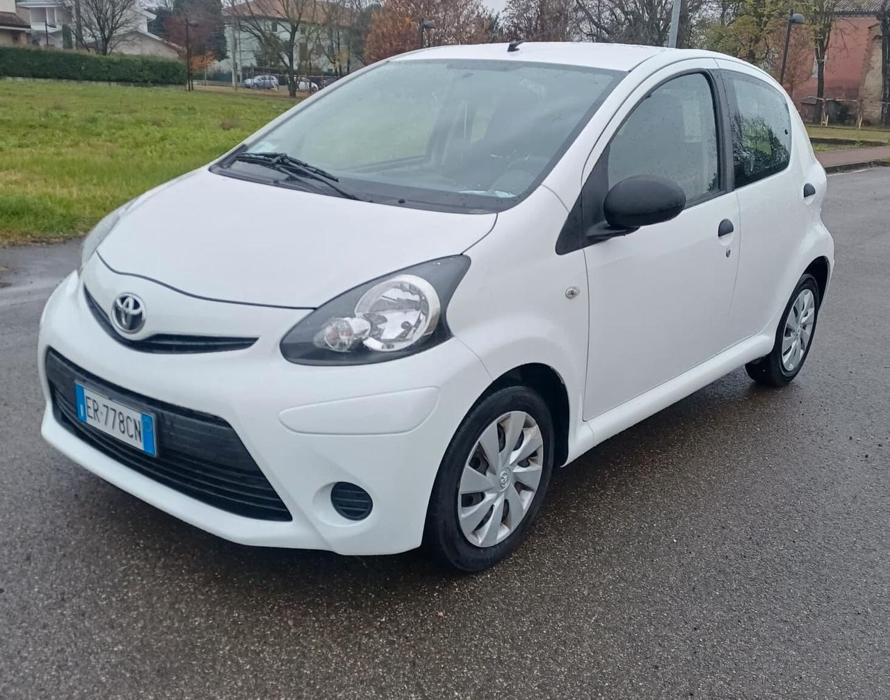Toyota Aygo 1.0 12V VVT-i 5 porte Cool Soda Connect