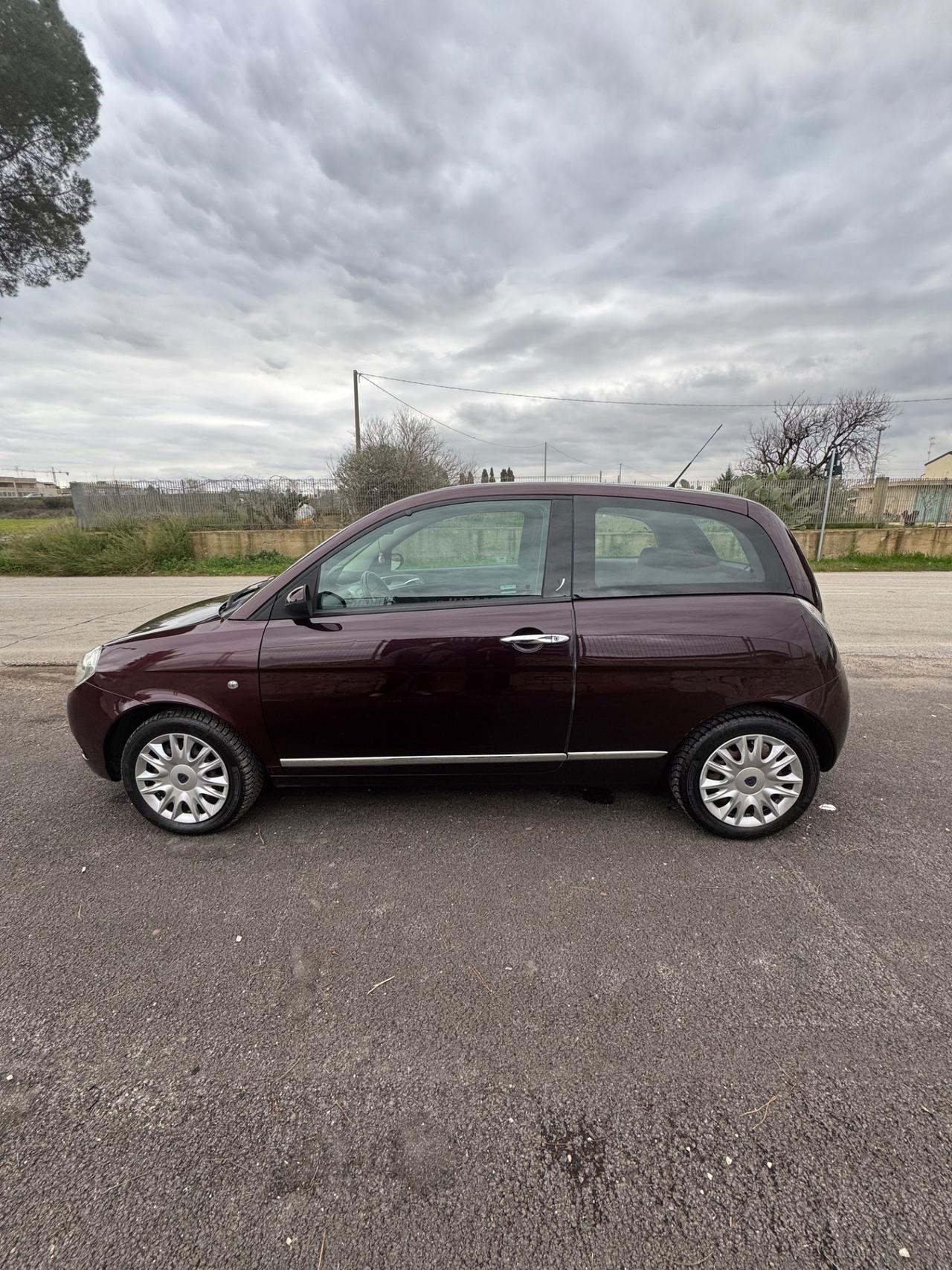 Lancia Ypsilon 1.3 MJT 90 CV Platino