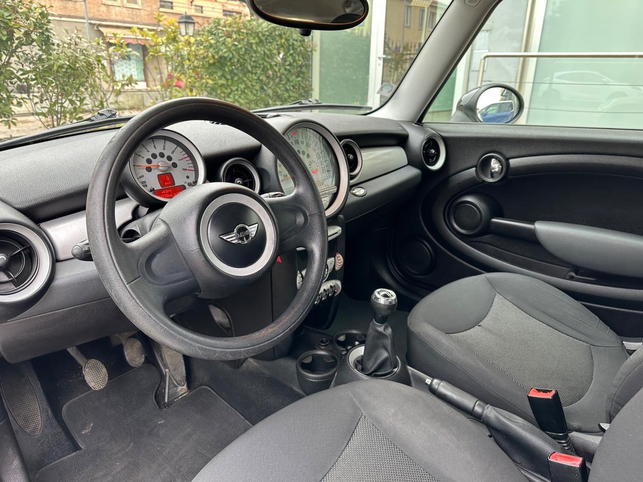 Mini 1.6 16V Cooper One (55kW)