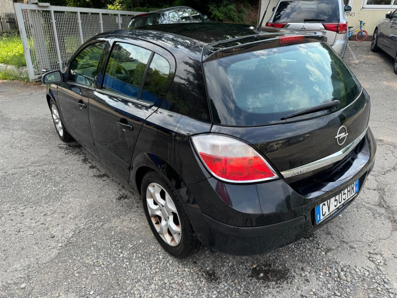 Opel Astra 1.9 CDTI 120CV 5 porte Enjoy