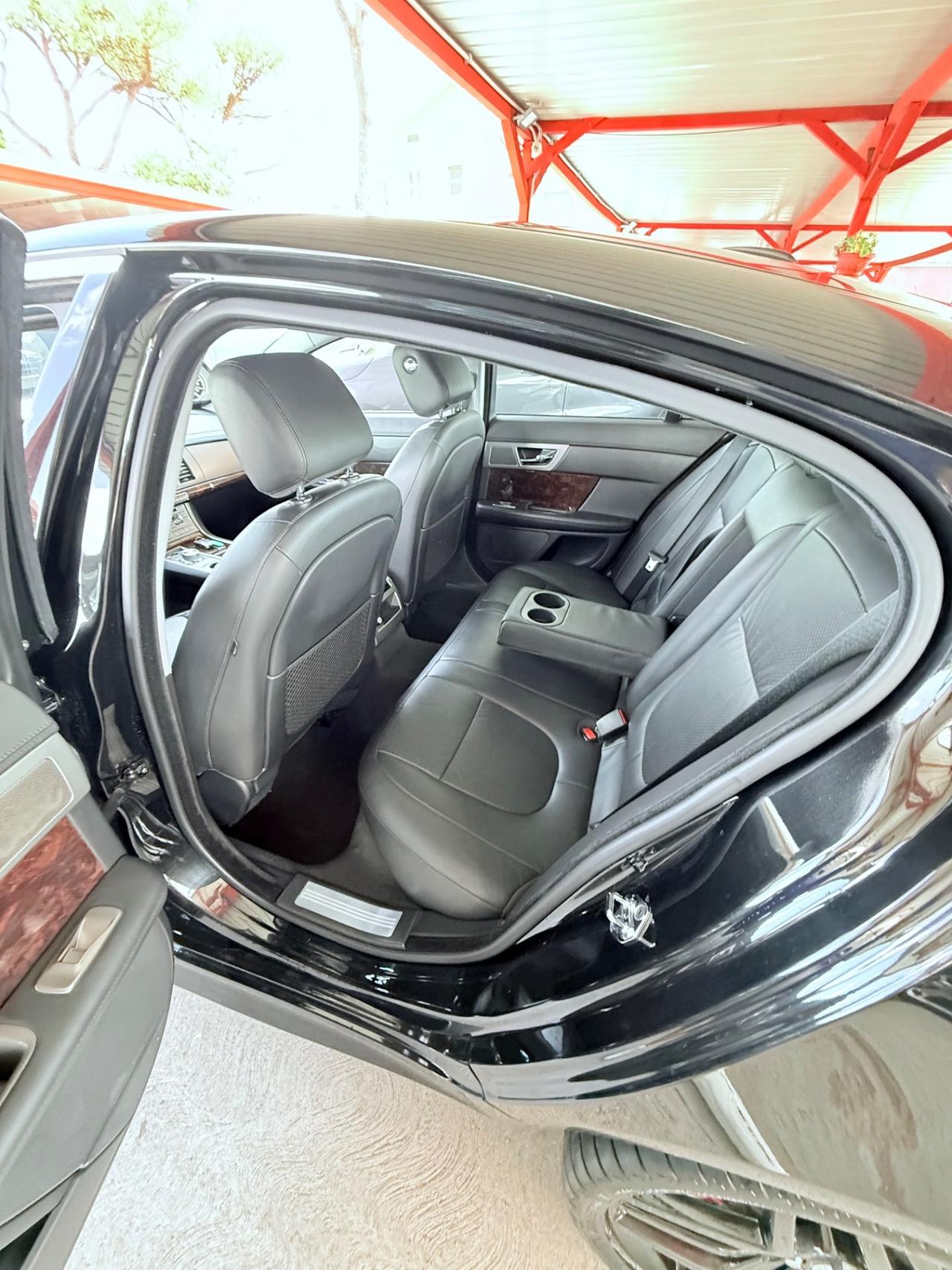 XF 3.0DS V6 Premium Luxury/R-SPORT/RATE/PERMUTE