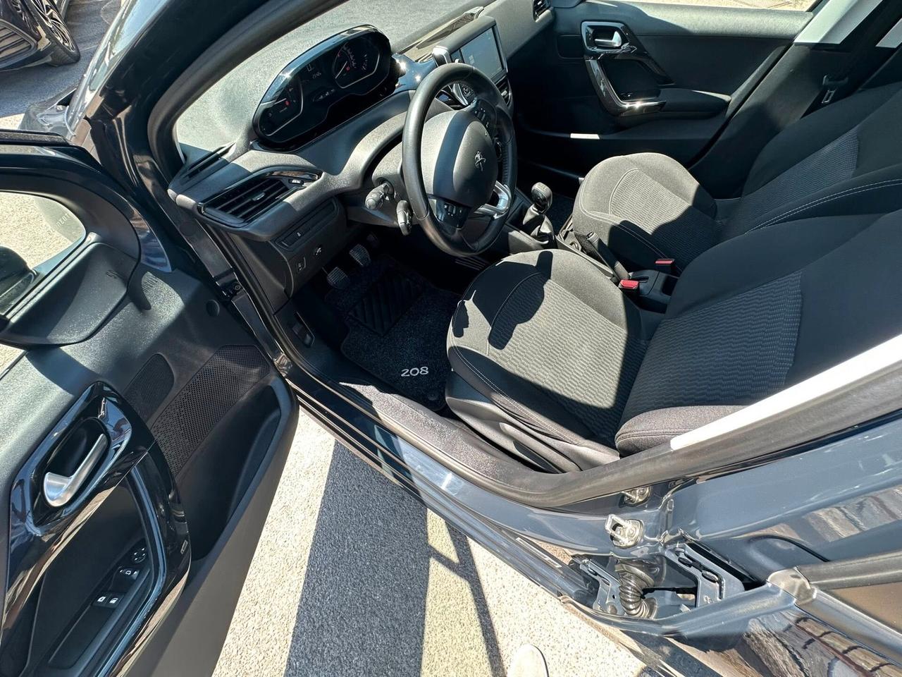 Peugeot 208 PureTech 82 5p. GPL Allure