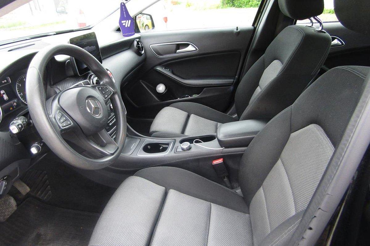 MERCEDES GLA 180 d Automatic Business