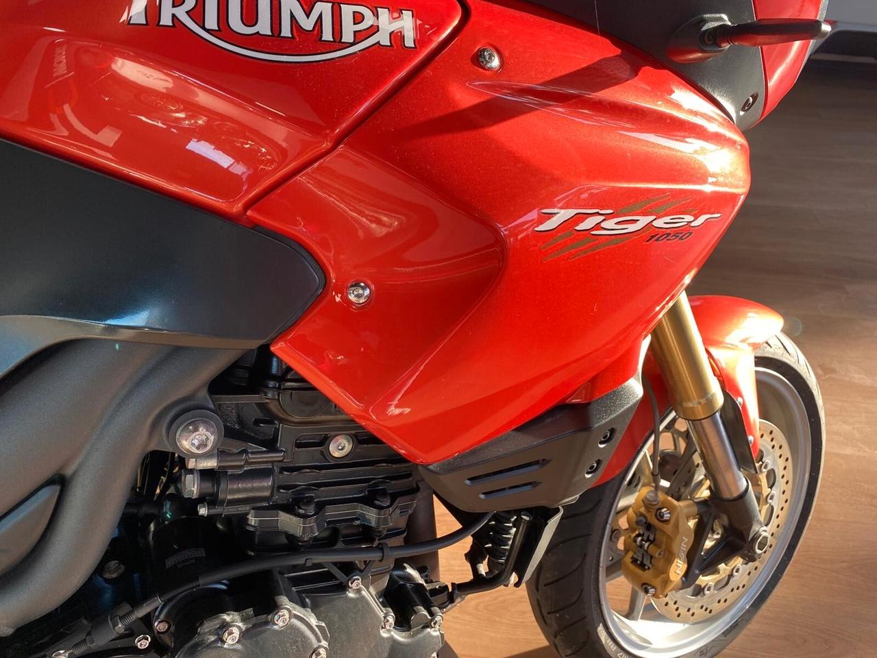 TRIUMPH TIGER 1050