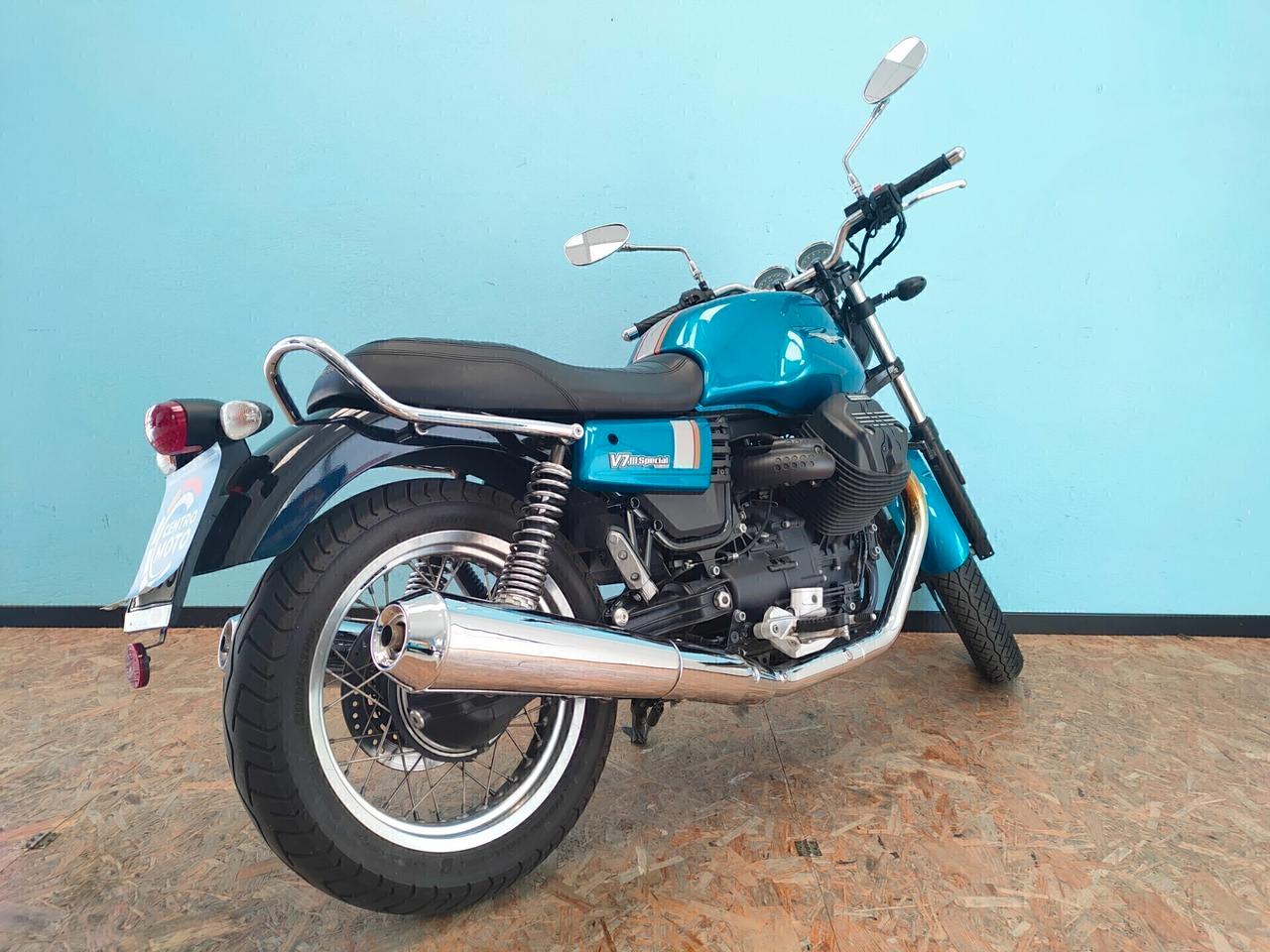 Moto Guzzi V7 III Custom: Eleganza e Performnce