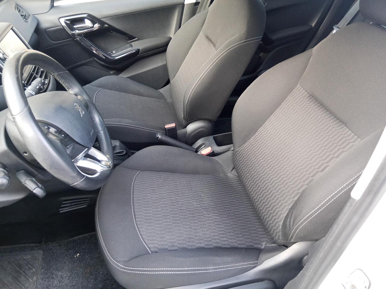 Peugeot 208 PureTech 82 5 porte Allure