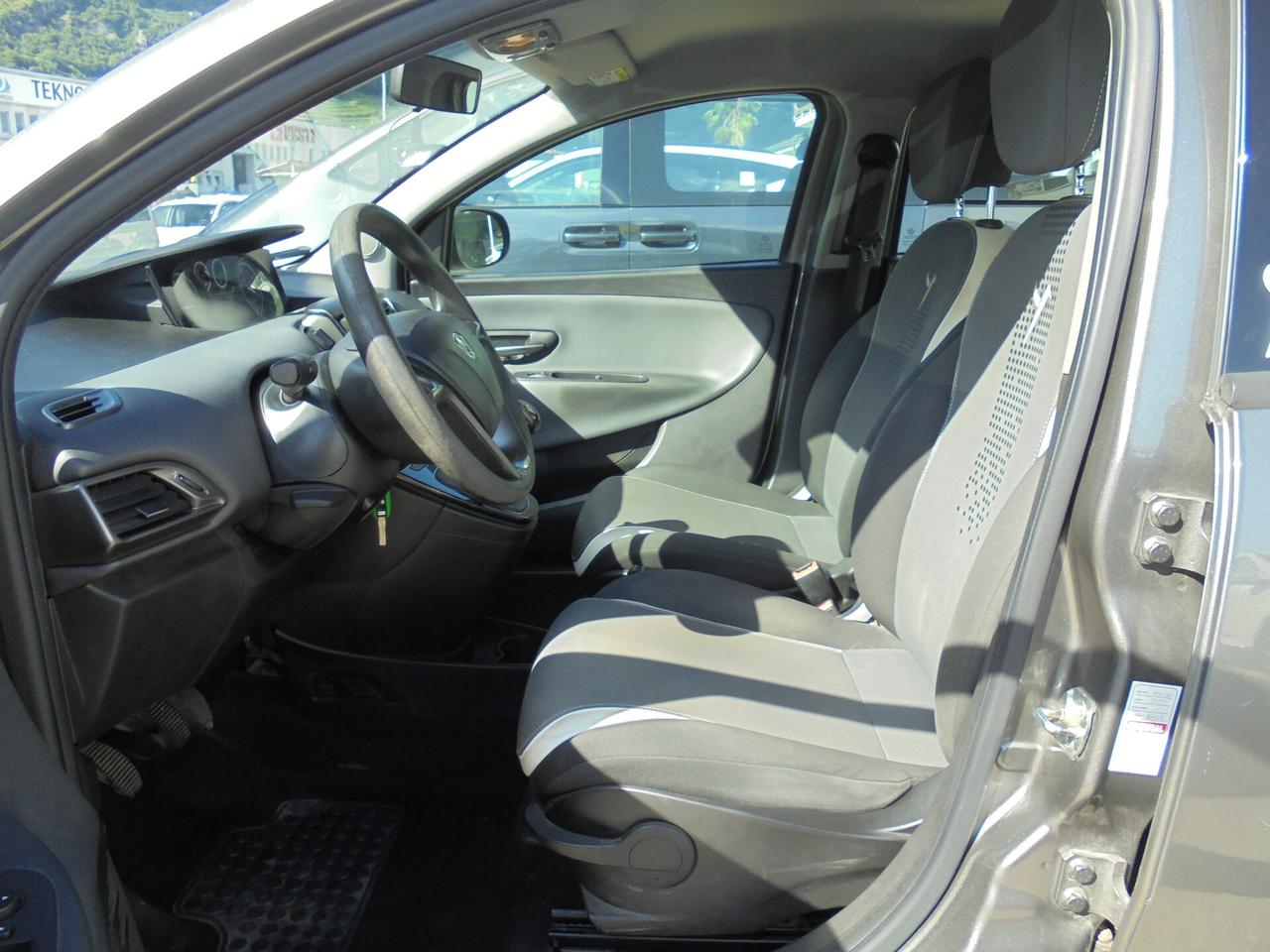 Lancia Ypsilon 1.2 69 CV 5 porte Gold