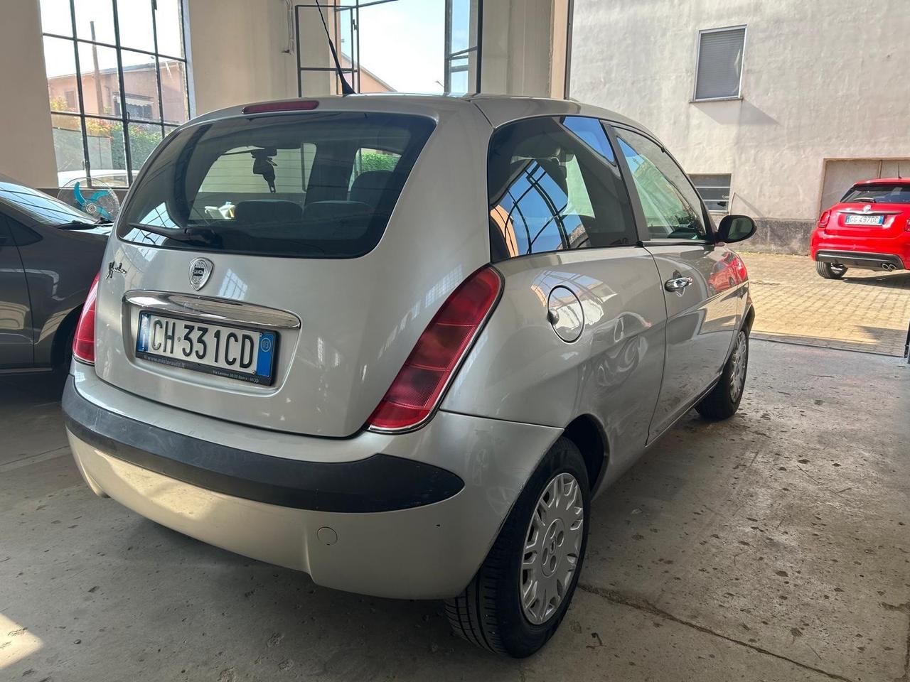 Lancia Ypsilon 1.2 16V Argento