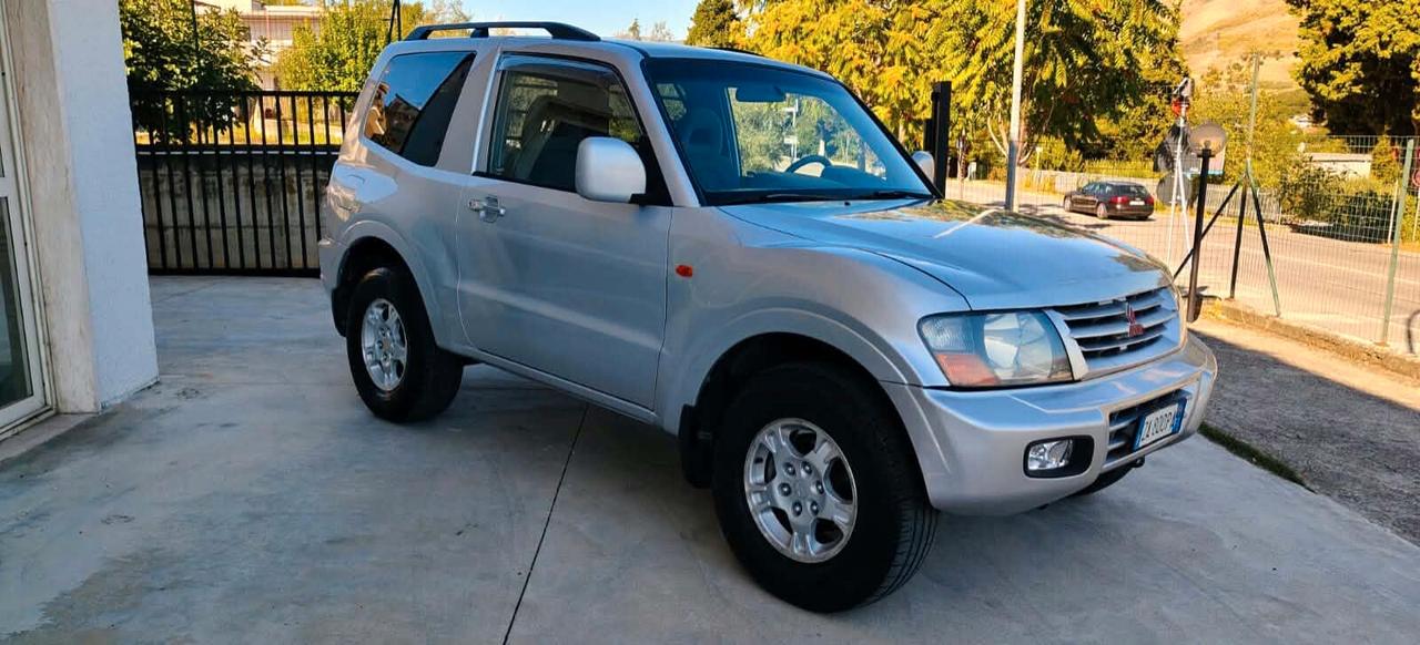 Mitsubishi Pajero 2.5 TDI 3p. Autocarro