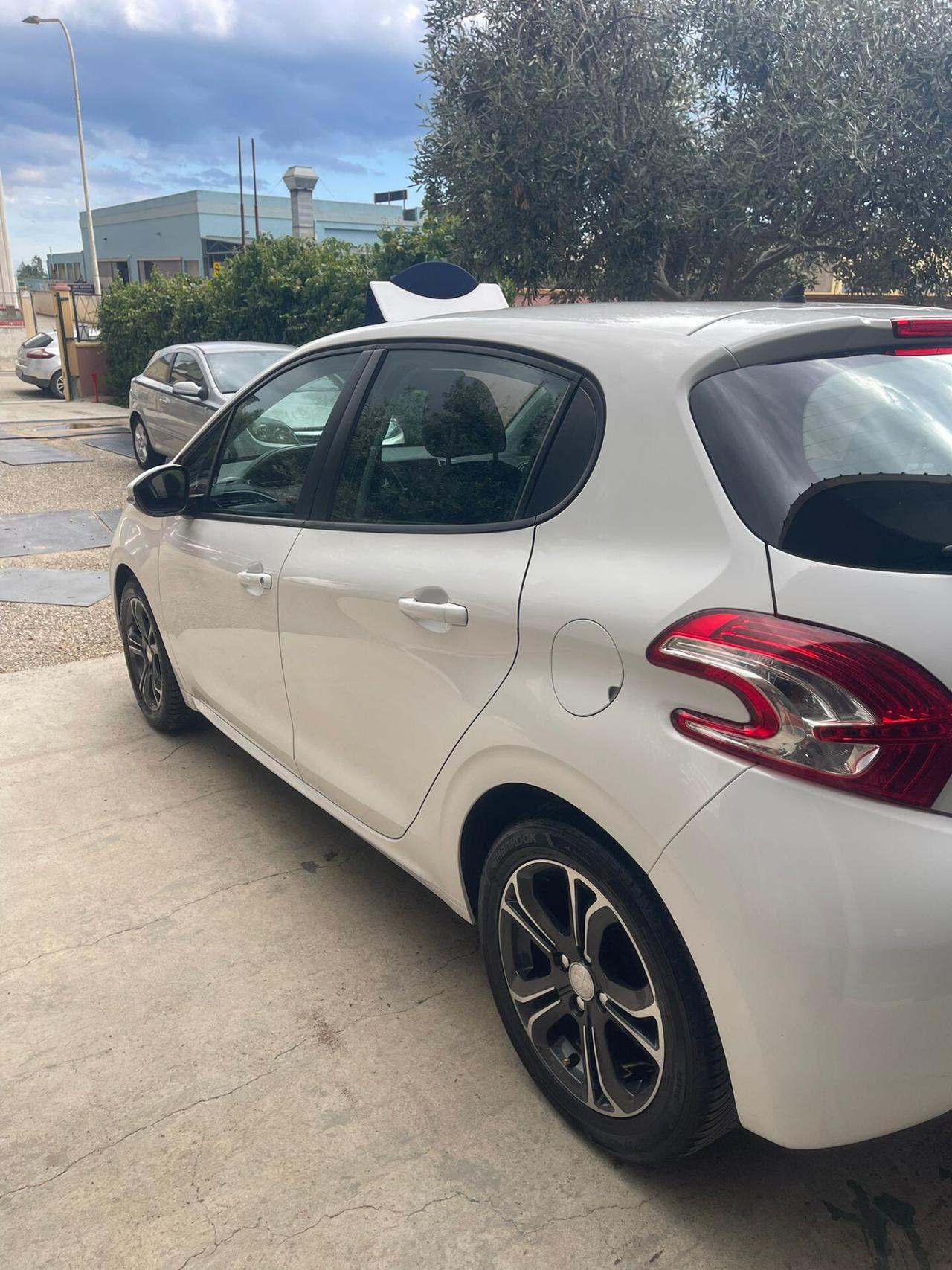 Peugeot 208 1.4 HDi 68 CV 5 porte Allure