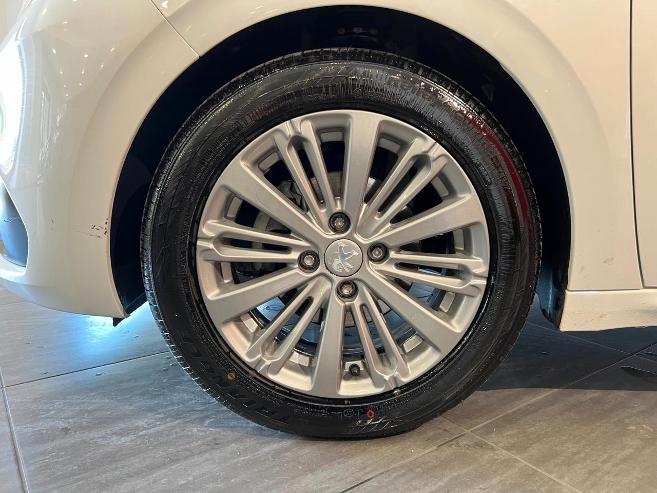 Peugeot 208 BlueHDi 75 5 porte Allure