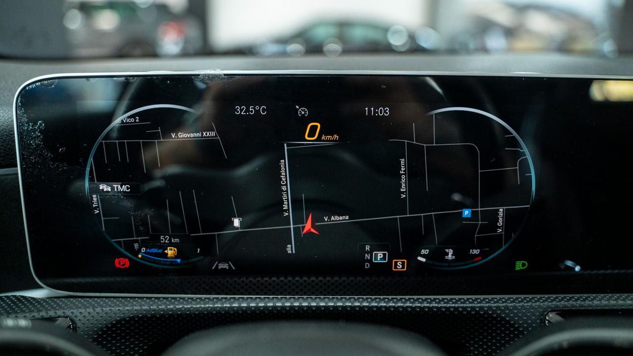 Mercedes-benz A 180 D PREMIUM PLUS AMG TETTO PACK LUCI XENO NAVI FULL OPTIONAL