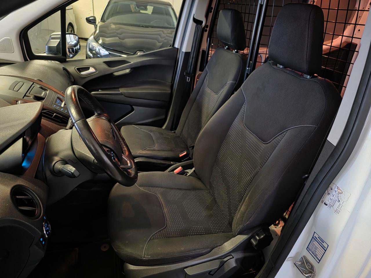 Ford Transit Courier 1.5 TDCi Van autocarro N1 2 posti volume variabile