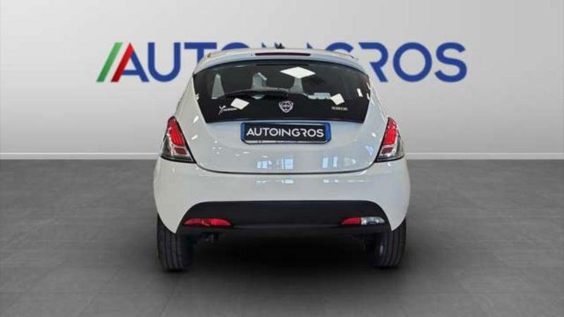 Lancia Ypsilon 1.0 FireFly Hybrid Silver