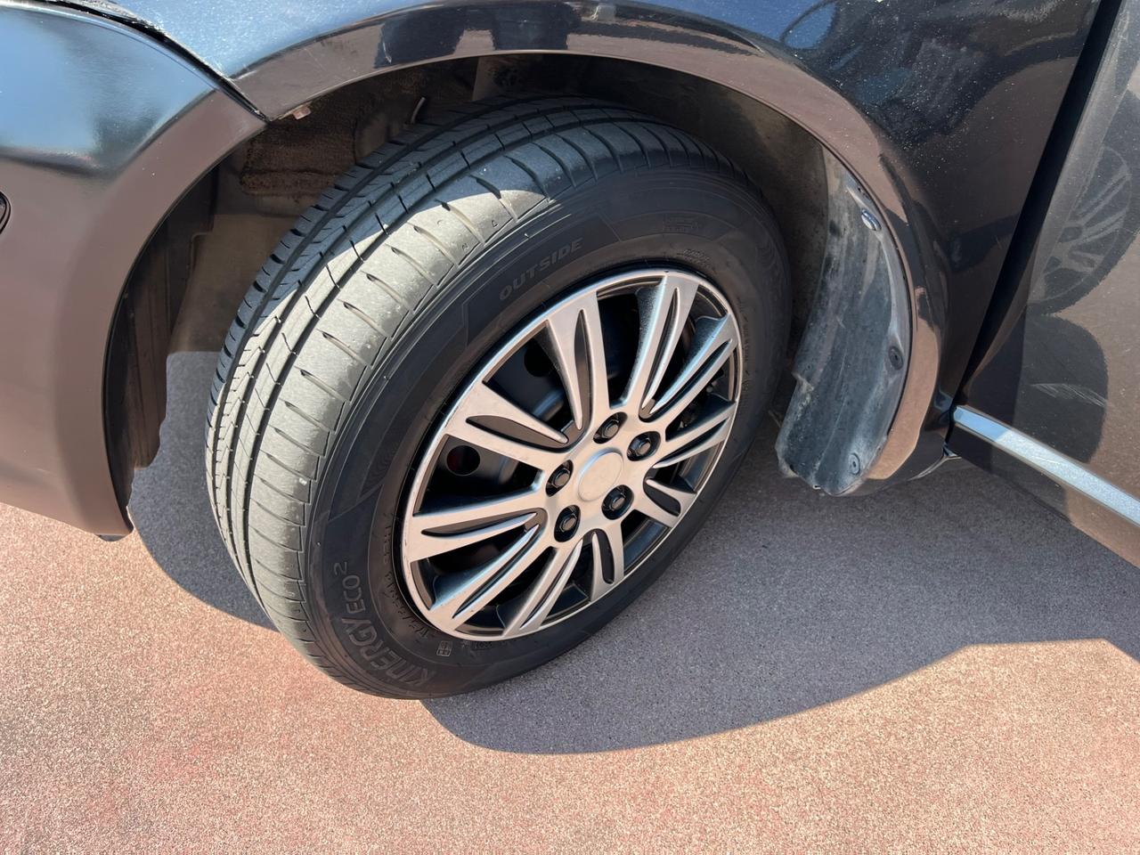 Toyota Yaris 1.0i 16V cat 5 porte Sol