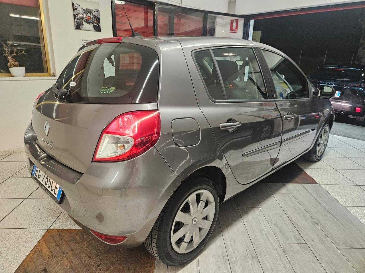 Renault Clio 5p 1.2 benz 2011 NEOPATENTATI