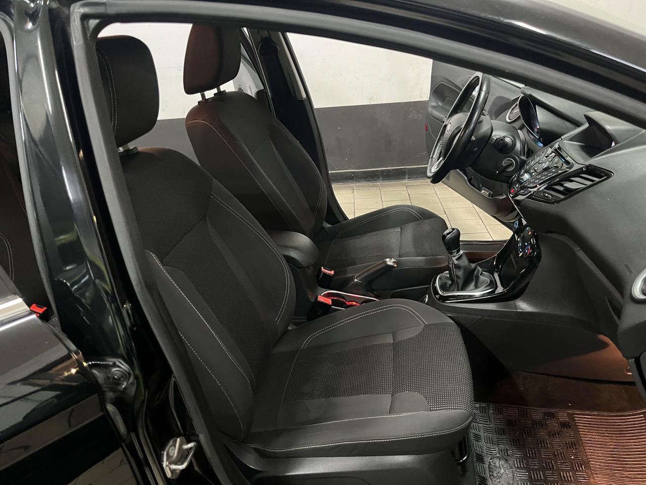 Ford Fiesta gpl titanium nav/led full 12/2016