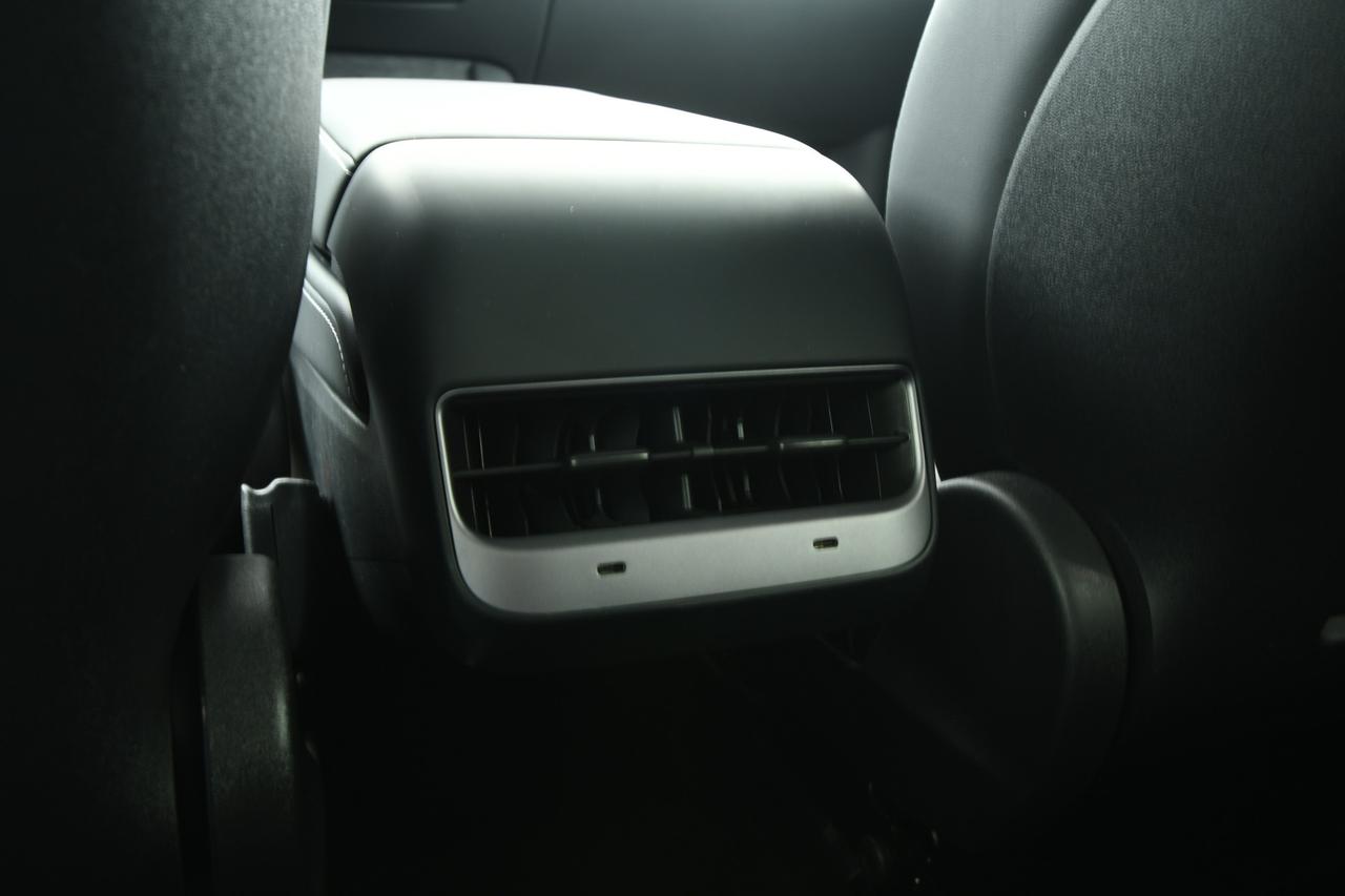 TESLA Model Y Performance Dual Motor awd +AUTOPILOT