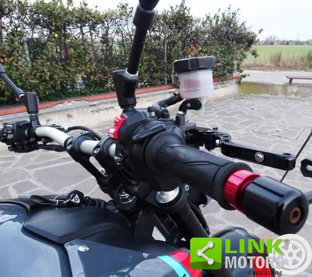 YAMAHA MT-09 -