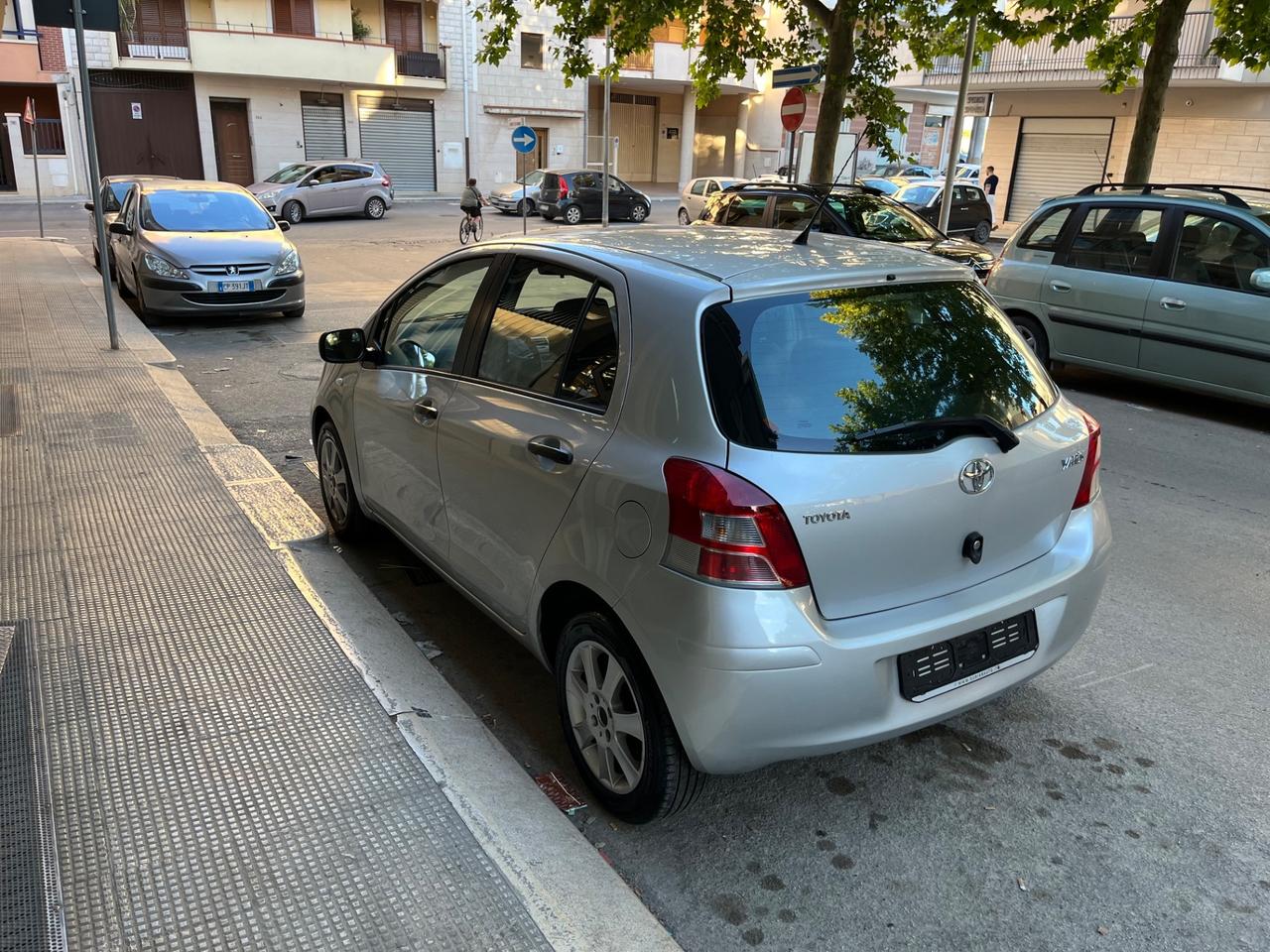 Toyota Yaris 1.0 3 porte Sol