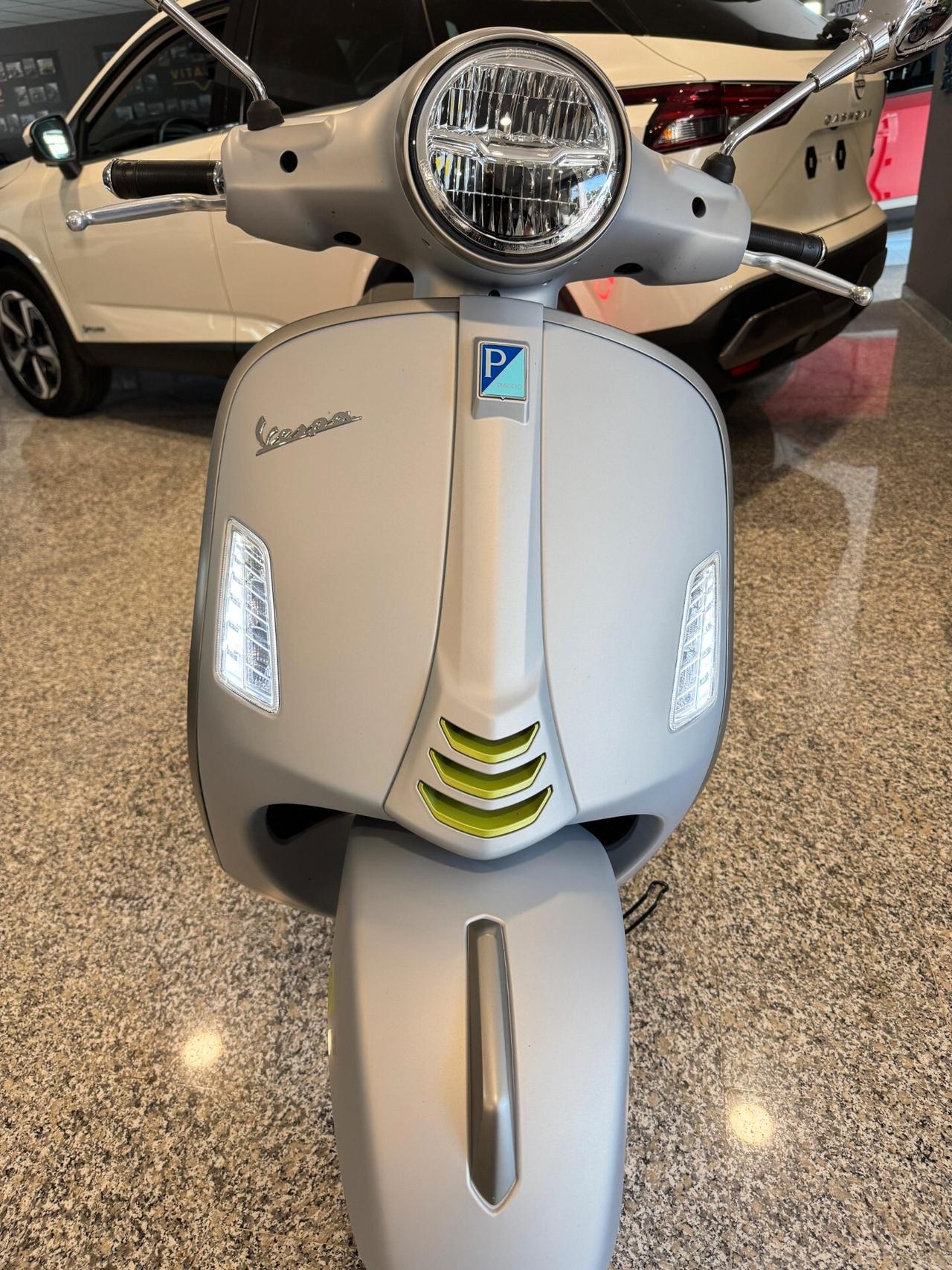 Vespa GTS 300 Super Tech (2024)