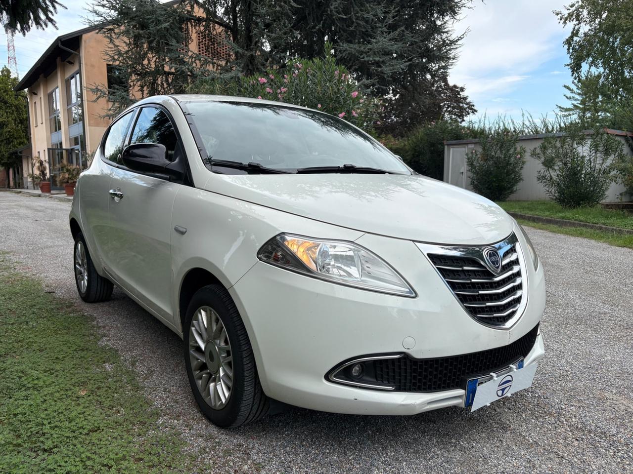 Lancia Ypsilon 0.9 TwinAir 85 CV 5 porte Metano Ecochic Gold