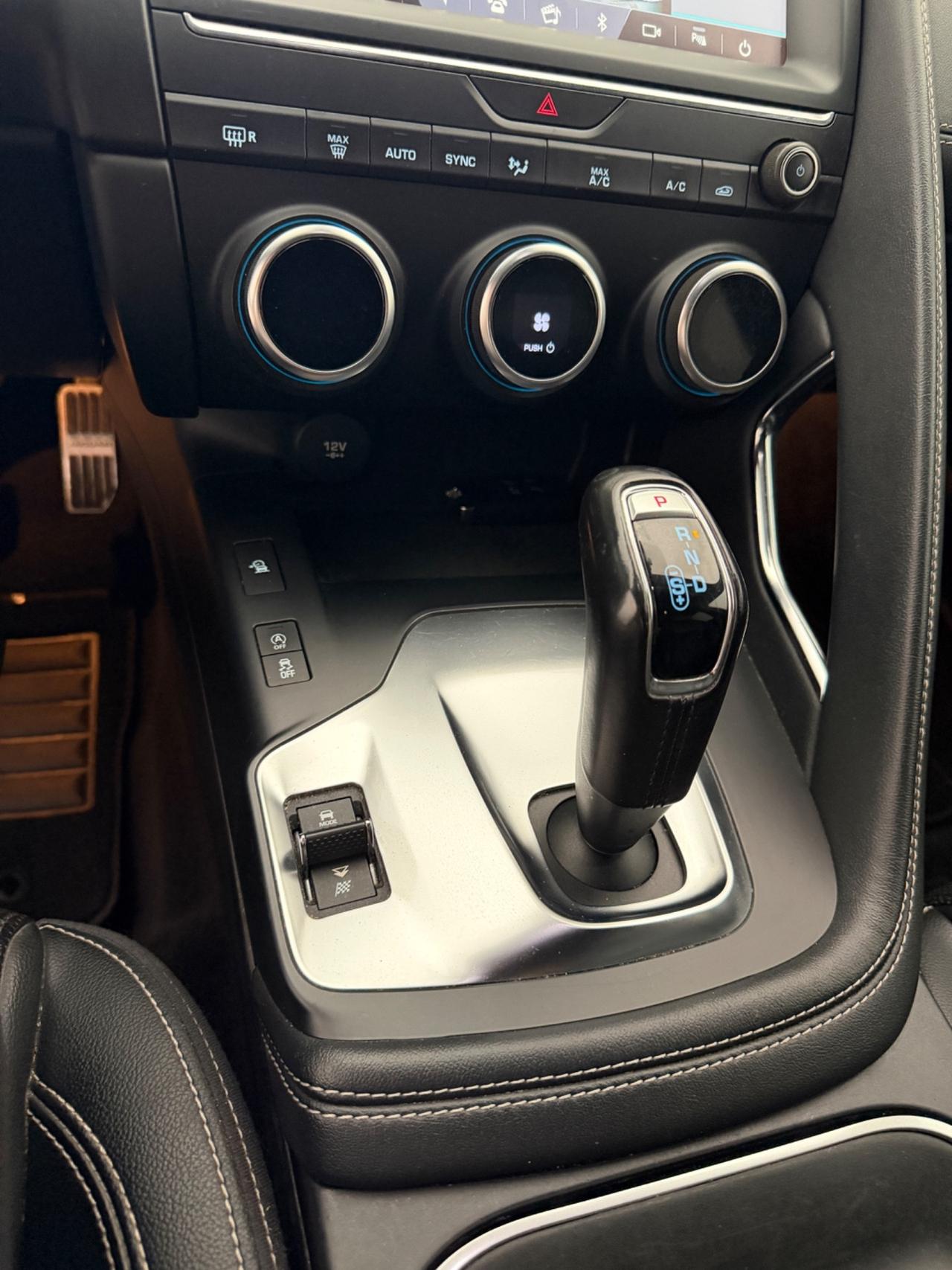 Jaguar E-Pace 2.0D 180 CV AWD R-Dynamic S
