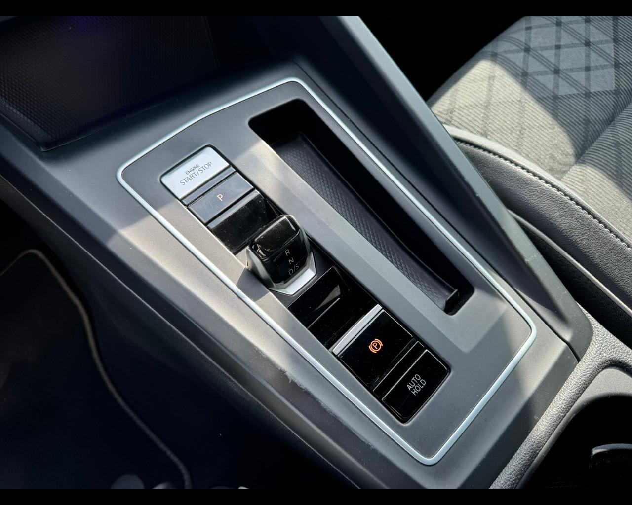 VOLKSWAGEN Golf 8ª serie - Golf 2.0 TDI 150 CV DSG SCR R-Line