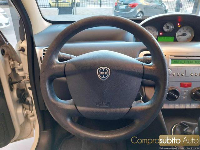LANCIA Ypsilon 1.2 69 CV Unyca
