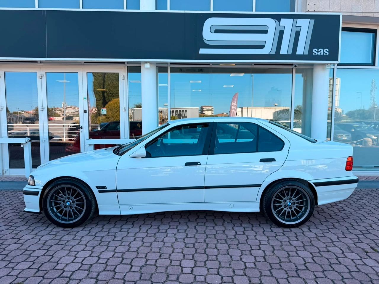 Bmw 320 320i 4 porte