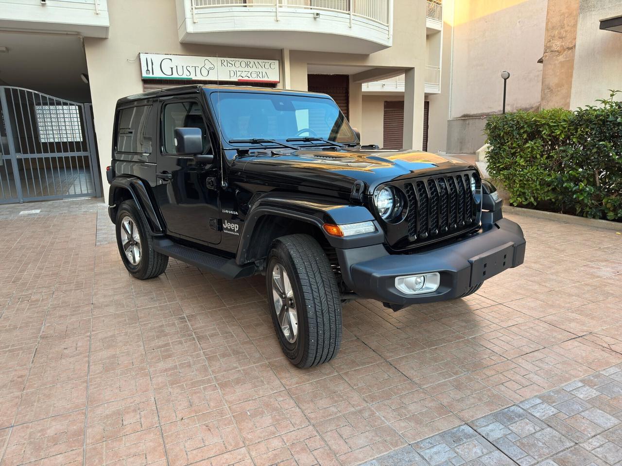 Jeep Wrangler 2.0 Turbo Sahara 272 cv