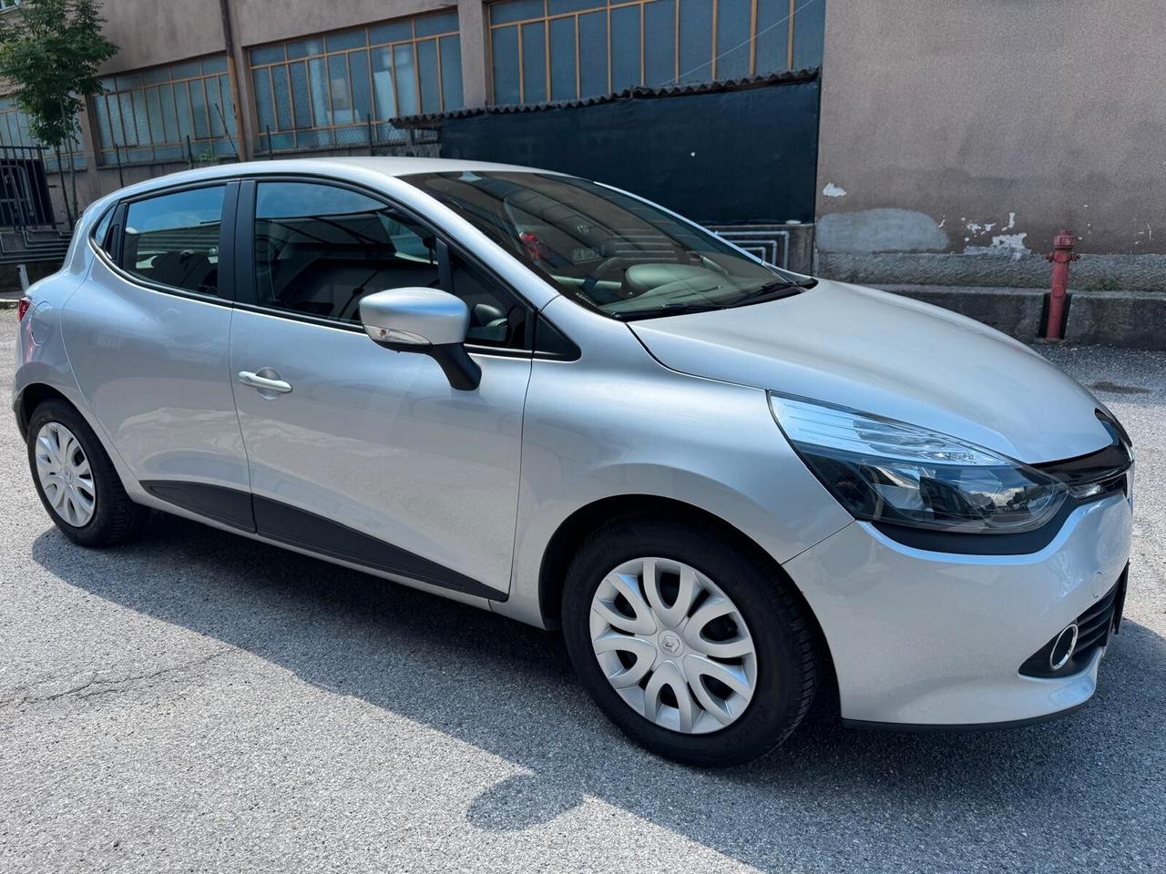 Renault Clio 1.2 75CV 5 porte Wave*EURO5B*NEOPATENTATI