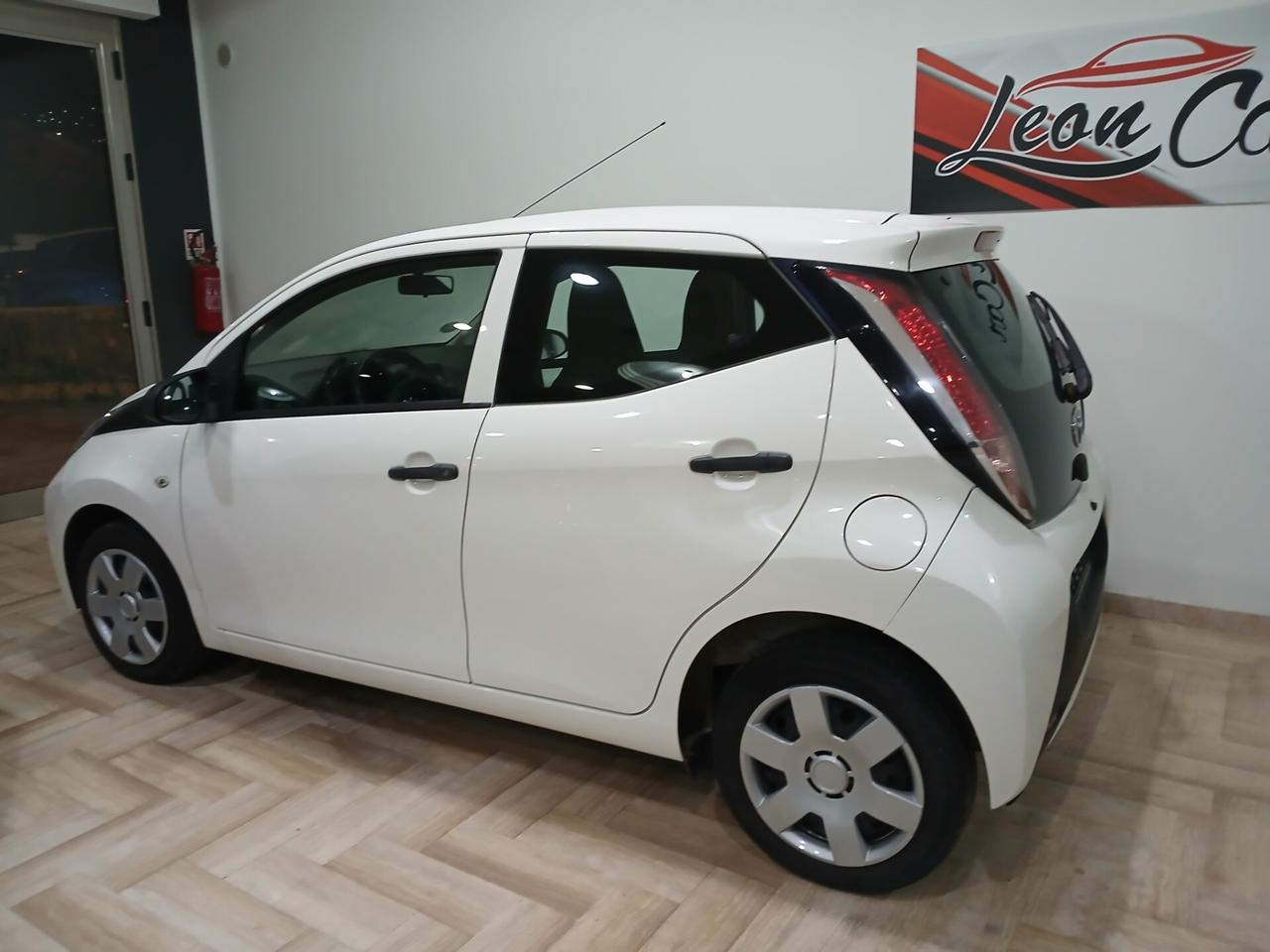 Toyota Aygo 1.0 VVT-i 69 CV 5 porte x-cool