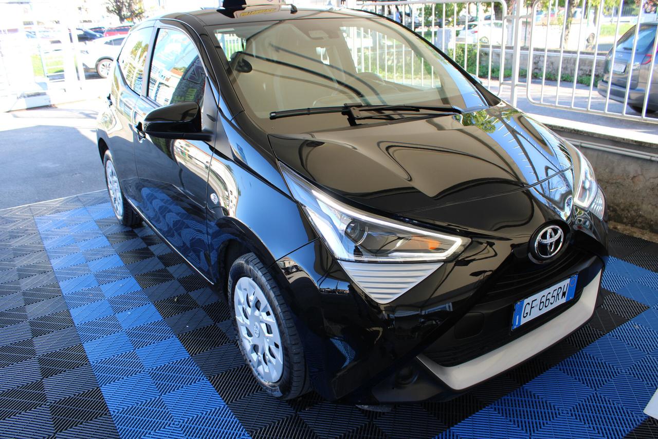 Toyota Aygo Connect 1.0 VVT-i 72 CV 5 porte x-clusiv