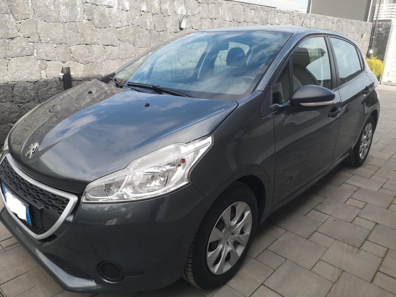 Peugeot 208 1.0 benzina 5 porte neopatentati