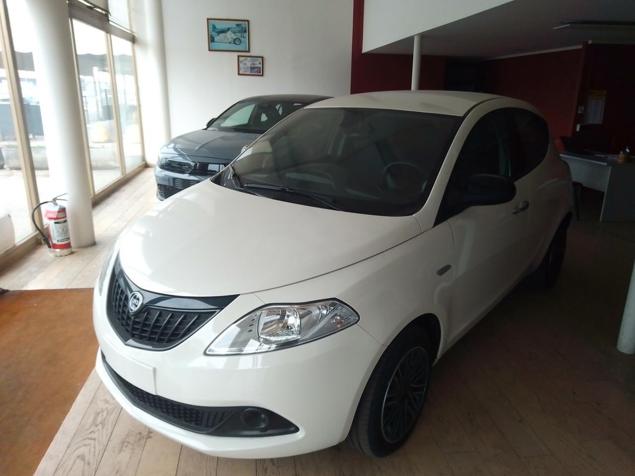 Lancia Ypsilon 1.0 FireFly 5 porte S&S Hybrid Oro