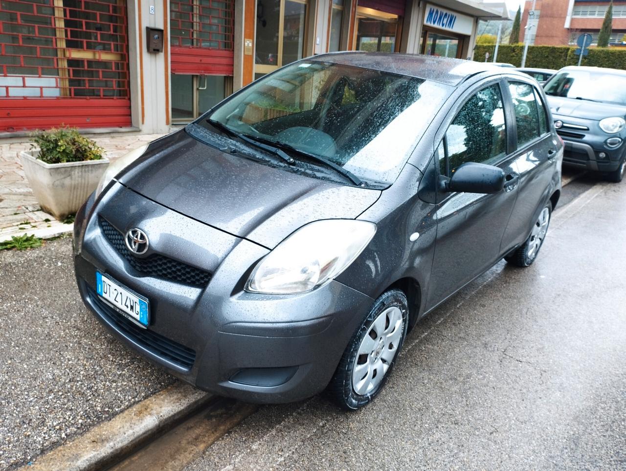 Toyota Yaris 1.0 5 porte Sol