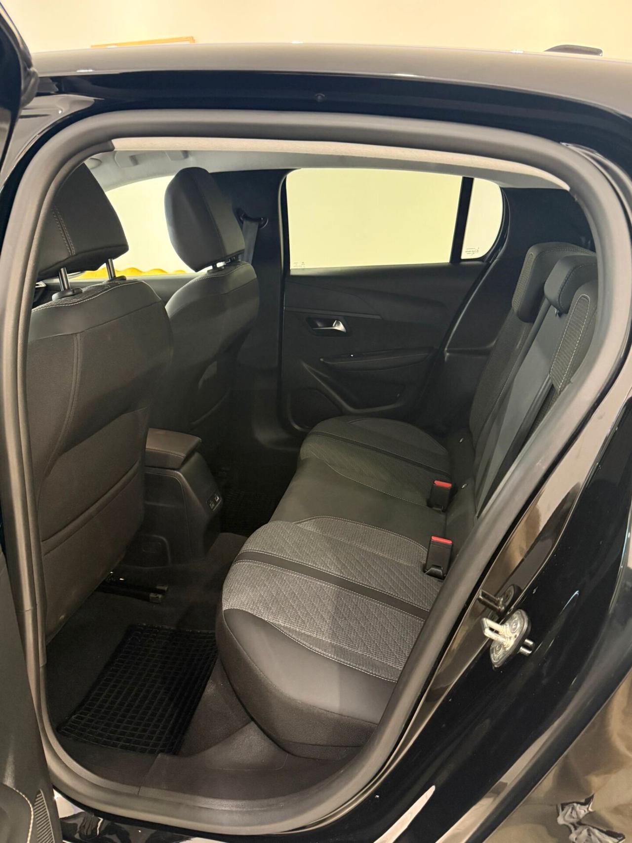 PEUGEOT 208 ALLLURE PACK 1.2 100CV ANNO 2025 CON 15.000KM