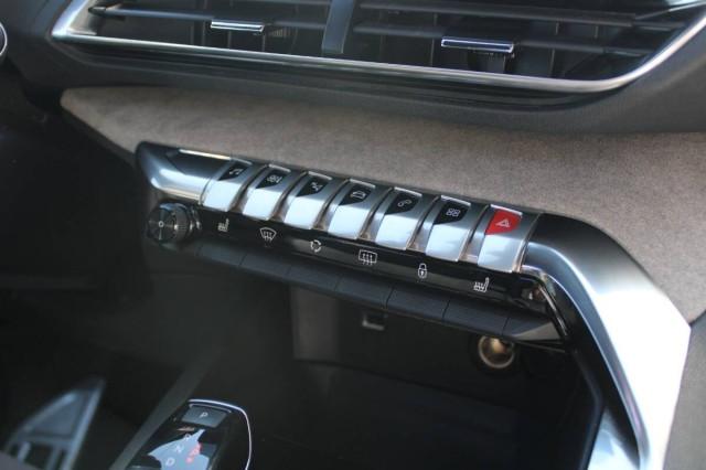 Peugeot 3008 II 1.5 bluehdi GT Pack 130cv eat8 Con TETTO APRIBILE