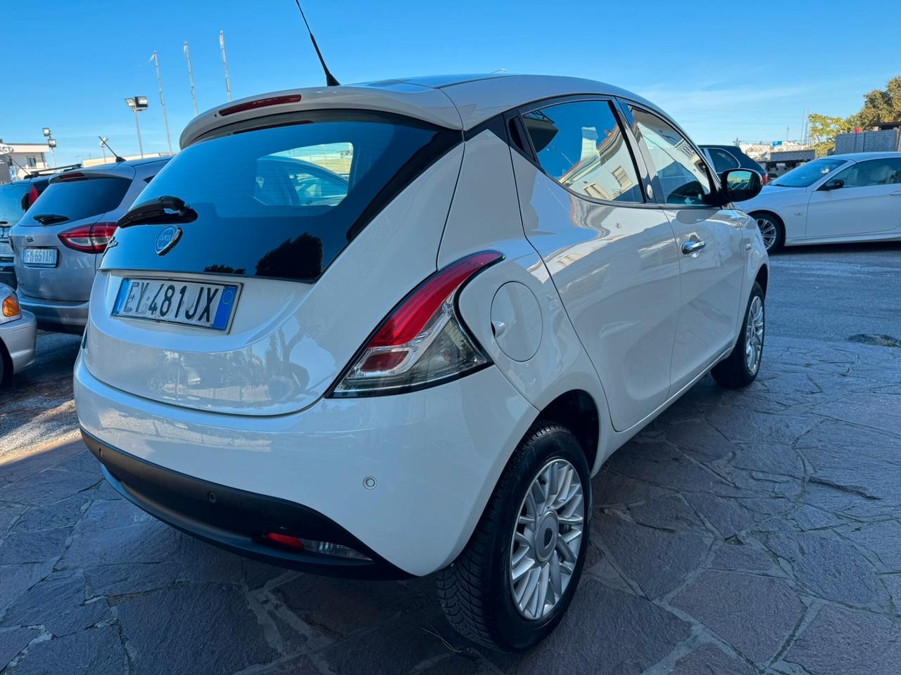 Lancia Ypsilon 0.9 TwinAir 85 CV 5 porte Metano Ecochic Gold
