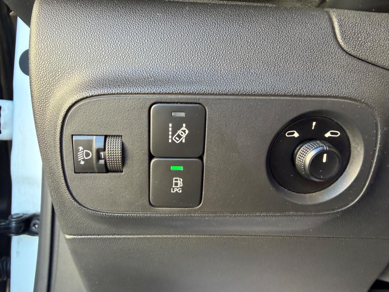 Citroen C3 PureTech 82 GPL Shine 2018