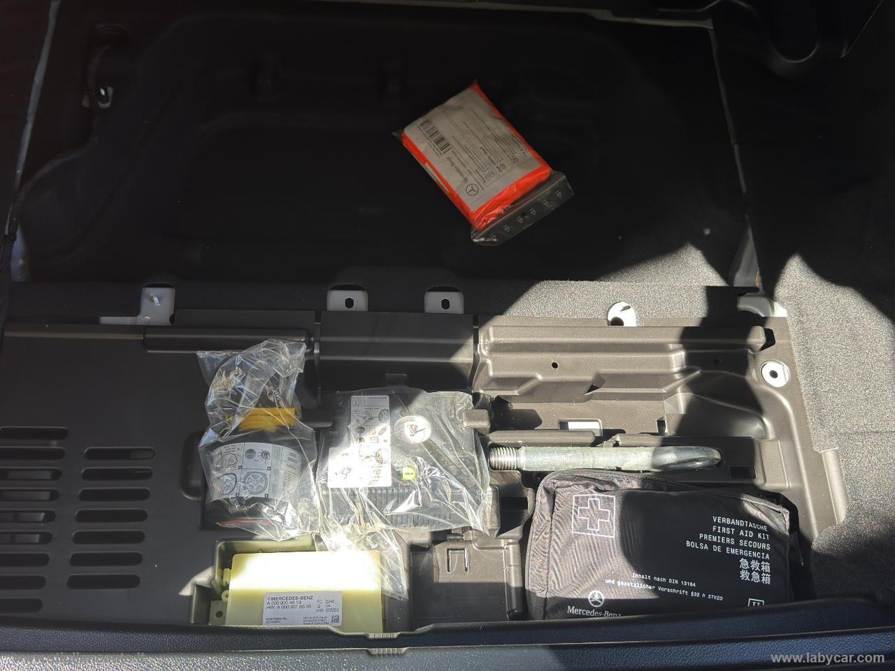 MERCEDES-BENZ GLB 180 d Automatic Premium