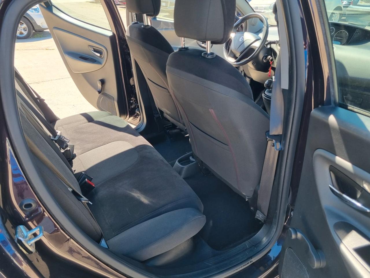 Lancia Ypsilon 1.2 69 CV 5 porte Gold