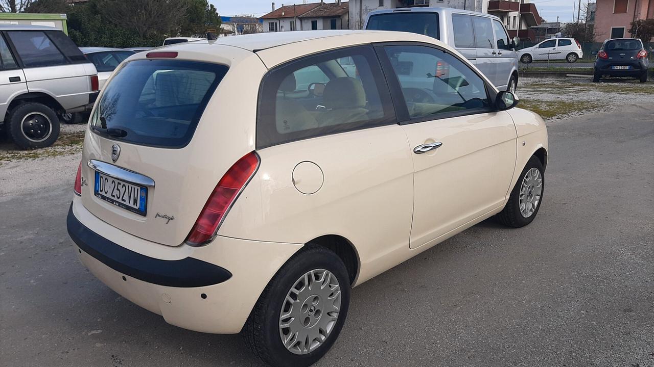 Lancia Ypsilon 1.3 MJT 75 CV Argento