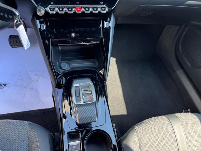 PEUGEOT 2008 Hybrid 145 e-DCS6 Allure KM. 26360