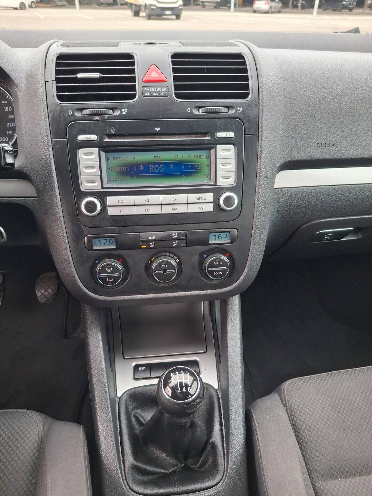 Volkswagen Golf 1.6 16V FSI 5p. Sportline