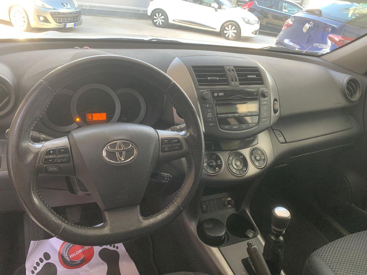 TOYOTA - RAV4