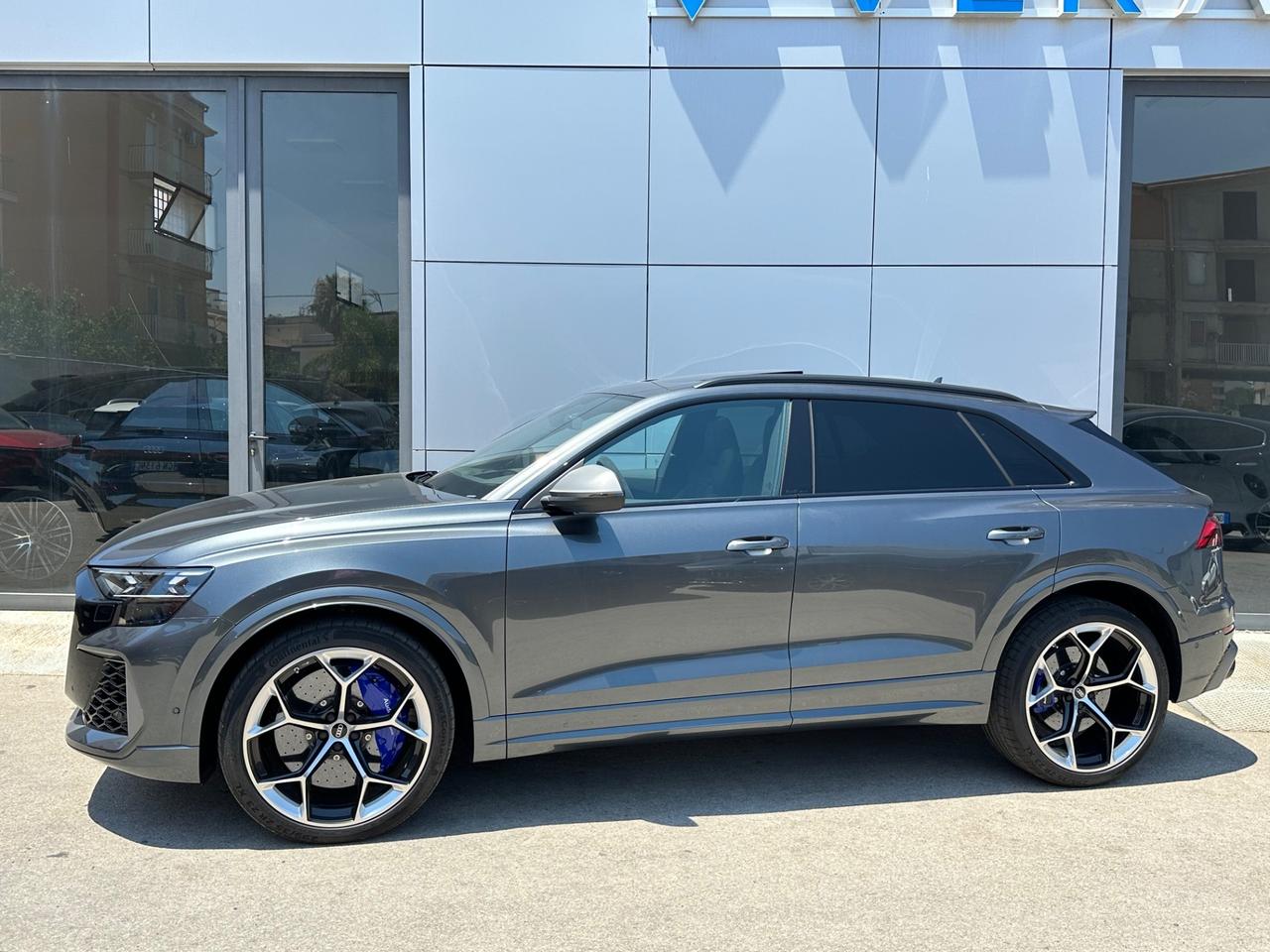 Audi RSQ8 performance possibilità noleggio no scoring