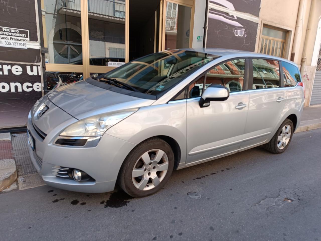 Peugeot 5008 1.6 HDi 112CV ALLURE 7 POSTI NAVI GANCIO TRAINO