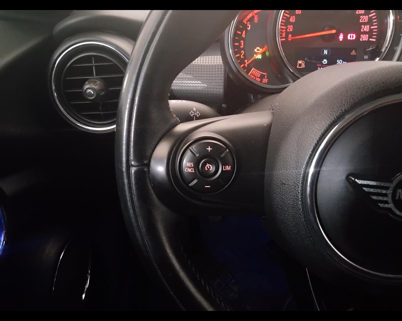 MINI Mini IV F55 2018 5p - Mini 5p 1.5 Cooper D Business XL